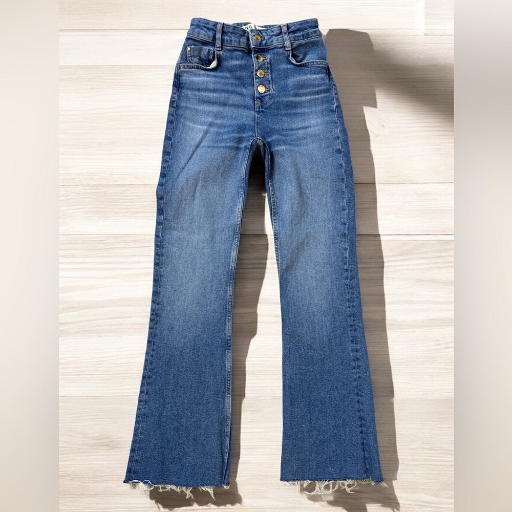 Zara Blue Jeans, High-Waisted Flared Legs Gold Tone Buttons Up Front Size 2